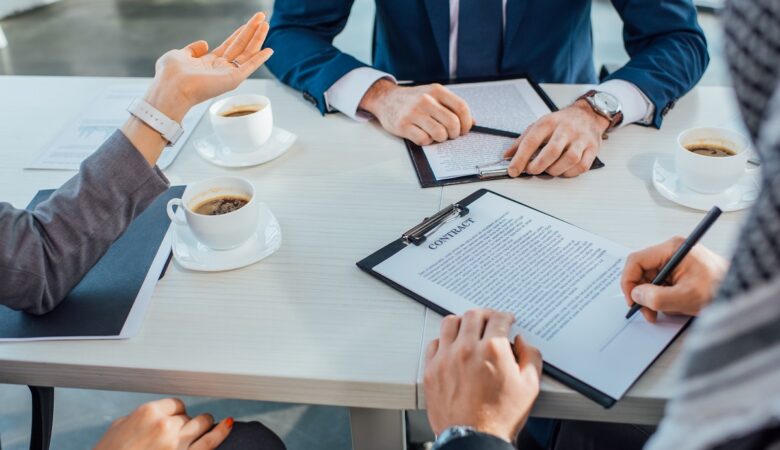 Tłumacz przysięgły języka niemieckiego - jakie powinien posiadać kwalifikacje?