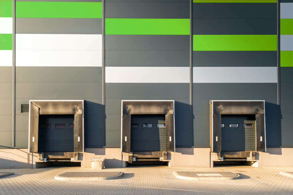 Magazyn przeładunkowy – klucz do efektywnej logistyki